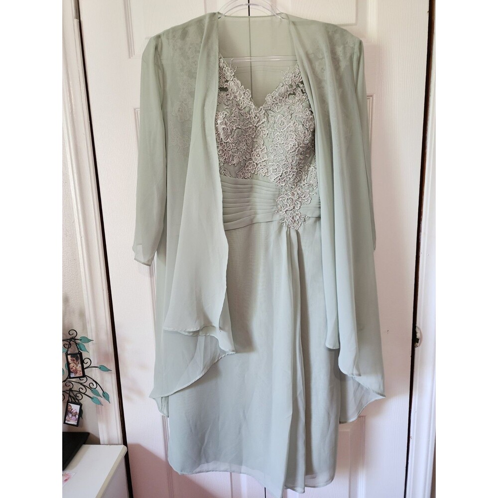New Mother Of The Bride Bridal Dress Size 10 Sage Green With Cover Up. Gorgeous